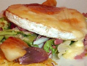 Restaurant Soissons La Bourse Aux Grains : Salade camembert roti